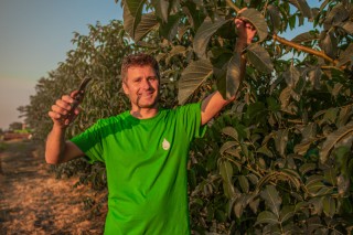 Историята на Йонатан Мидендорф - кога и защо избира труда на полето в България